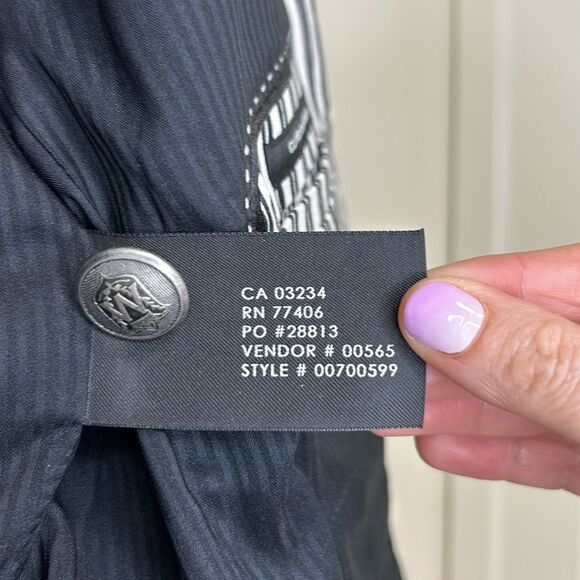 Club Monaco - Cropped Striped Blazer w/ Silver Buttons - Size 2, Black, White - Picture 14 of 17